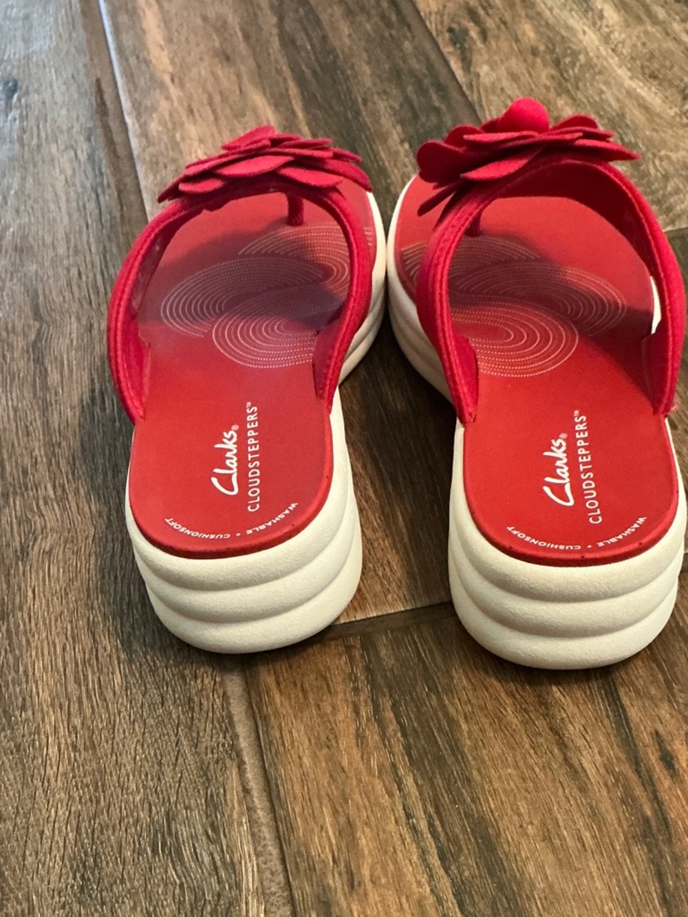 Clarks Red Floral Cloudsteppers Sandals - Picture 7 of 7